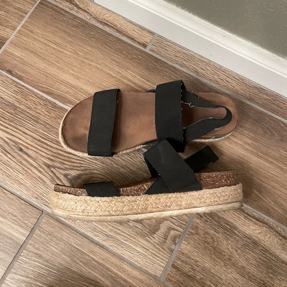 Platform sandals - Picture 2 of 3